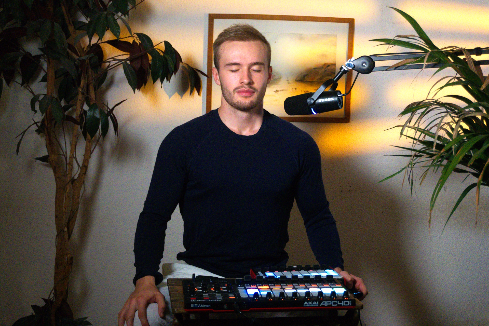 Marius am Live-Setup mit Licht